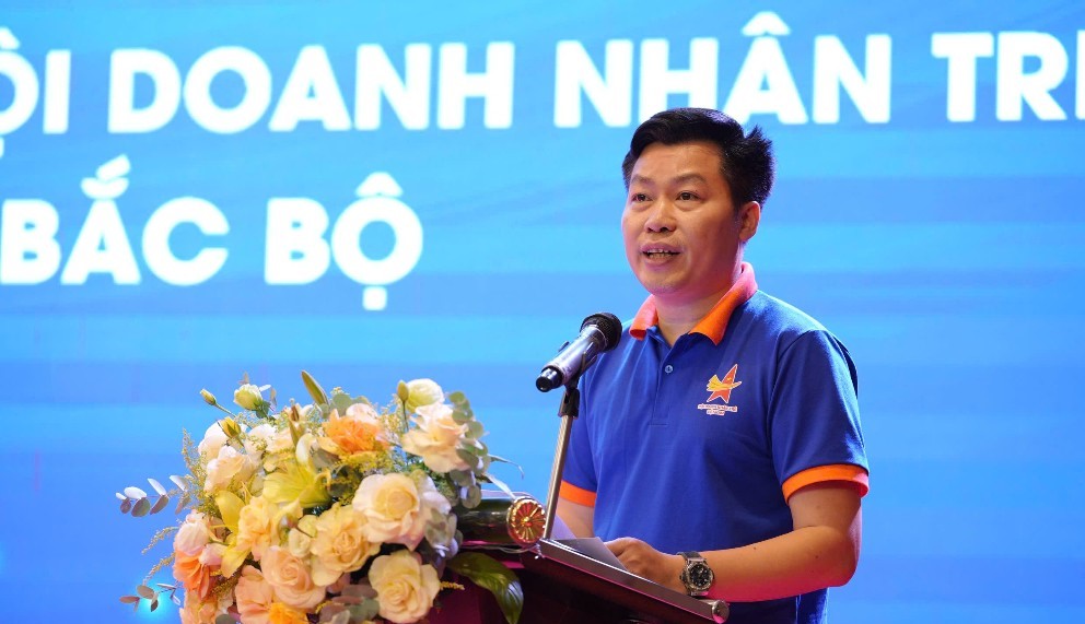 Phó Chủ tịch Hội Doanh nhân trẻ Việt Nam Hoàng Công Đoàn phát biểu tại chương trình Phó Chủ tịch Hội Doanh nhân trẻ Việt Nam Hoàng Công Đoàn phát biểu tại chương trình