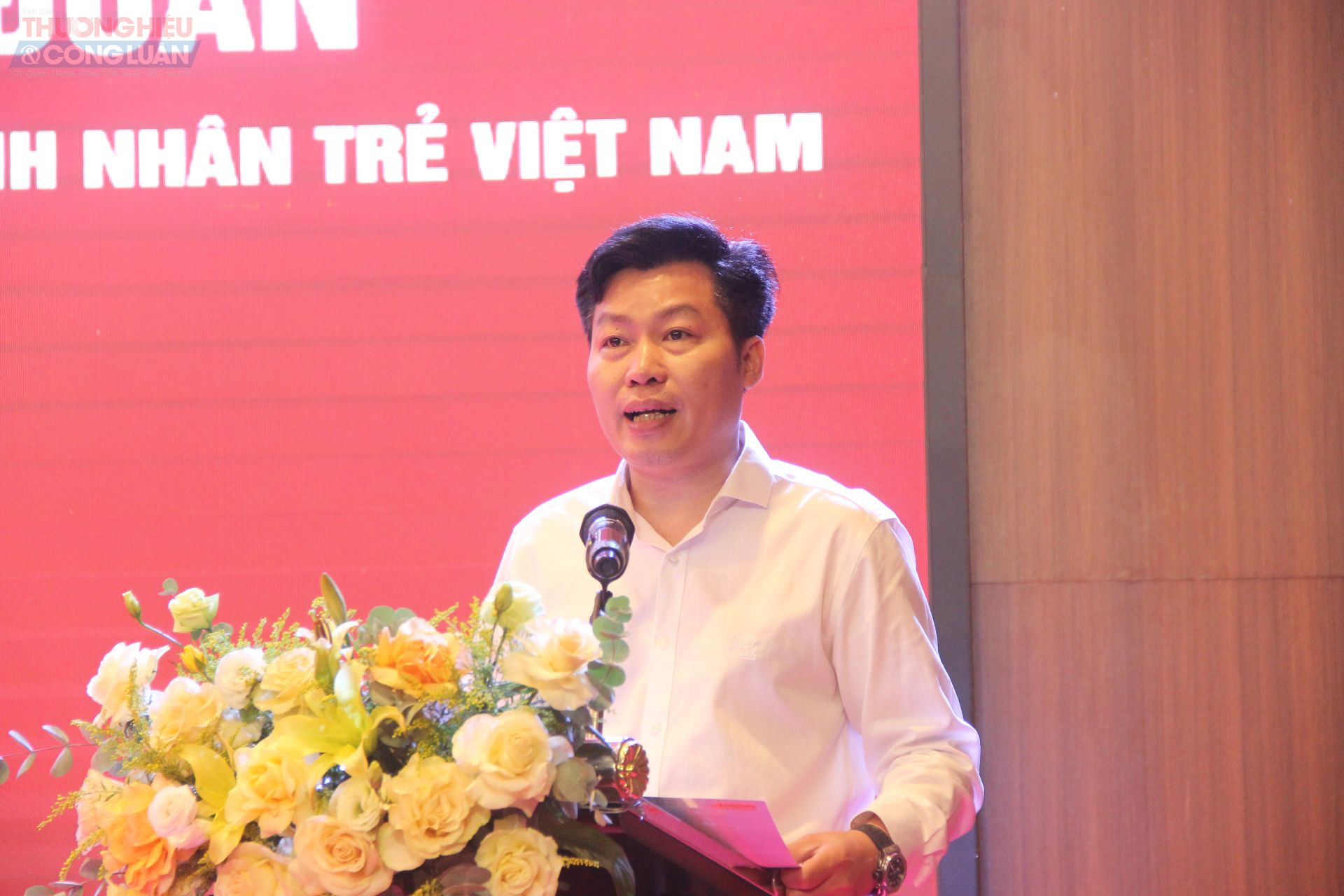 Phó Chủ tịch Hội Doanh nhân trẻ Việt Nam Hoàng Công Đoàn phát biểu tại diễn đàn