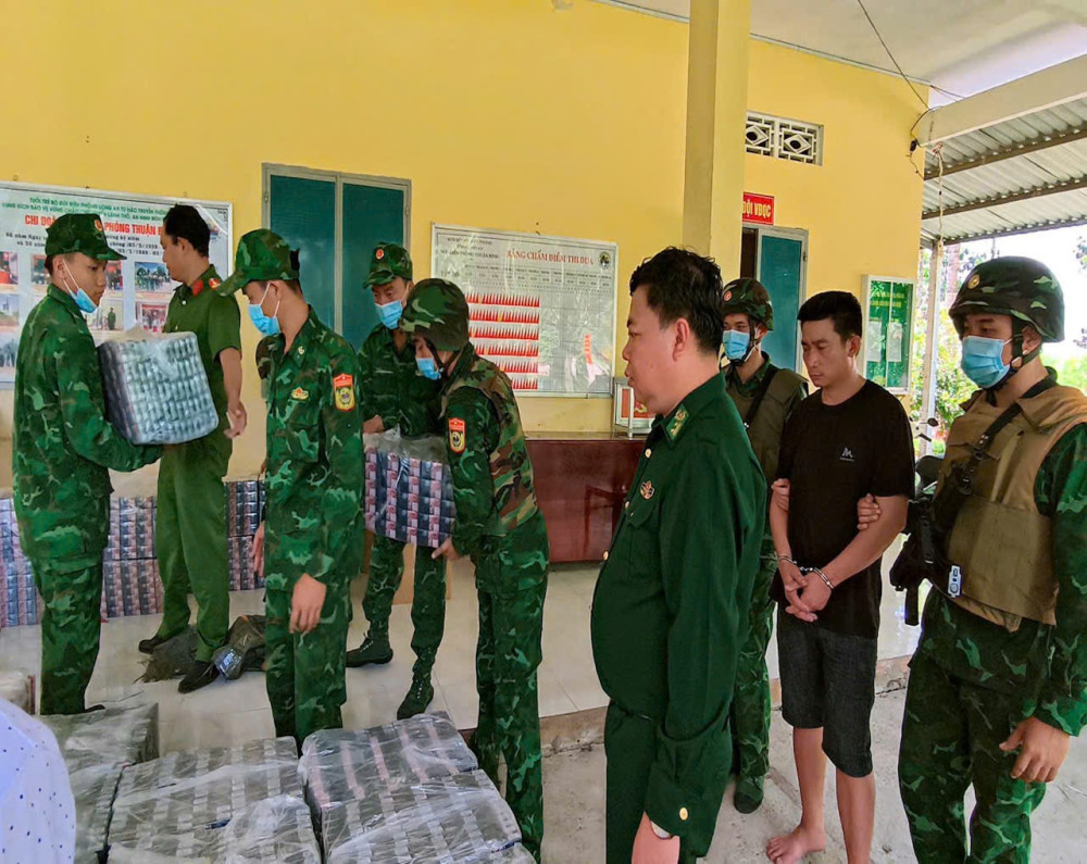 Bộ đội Biên phòng tỉnh Tây Ninh phối hợp bắt giữ số lượng lớn thuốc lá lậu khủng