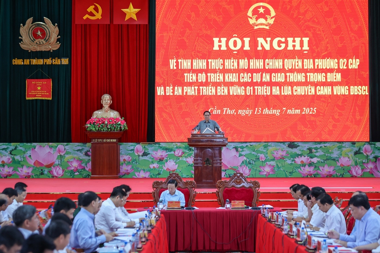 Thủ tướng đặc biệt nhấn mạnh 4 mục tiêu và yêu cầu, những tháng còn lại của năm 2025 các cơ quan, đơn vị, địa phương cần củng cố, tăng cường đoàn kết, thống nhất hơn nữa để vượt qua chính mình, góp phần đạt toàn bộ các mục tiêu đã đề ra trong năm 2025 và cả nhiệm kỳ - Ảnh: VGP/Nhật Bắc Thủ tướng đặc biệt nhấn mạnh 4 mục tiêu và yêu cầu, những tháng còn lại của năm 2025 các cơ quan, đơn vị, địa phương cần củng cố, tăng cường đoàn kết, thống nhất hơn nữa để vượt qua chính mình, góp phần đạt toàn bộ các mục tiêu đã đề ra trong năm 2025 và cả nhiệm kỳ - Ảnh: VGP/Nhật Bắc