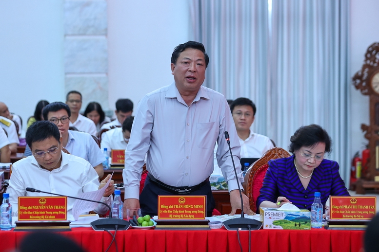 Bộ trưởng Bộ Xây dựng Trần Hồng Minh cho biết, khu vực phía Nam đang triển khai 21 dự án giao thông trọng điểm - Ảnh: VGP/Nhật Bắc Bộ trưởng Bộ Xây dựng Trần Hồng Minh cho biết, khu vực phía Nam đang triển khai 21 dự án giao thông trọng điểm - Ảnh: VGP/Nhật Bắc