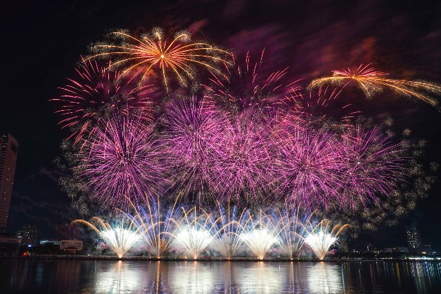 Tối 12/7, đêm chung kết với màn tranh tài mãn nhãn, nhiều cảm xúc của Việt Nam và Trung Quốc đã khép lại Lễ hội pháo hoa Quốc tế Đà Nẵng – DIFF 2025.