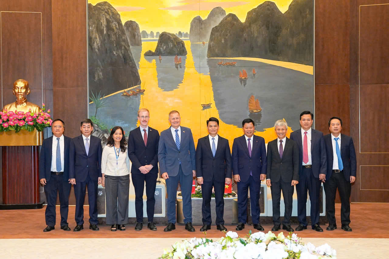 Chủ tịch UBND thành phố Lê Ngọc Châu tiếp xã giao Đại sứ đặc mệnh toàn quyền Vương quốc Đan Mạch tại Việt Nam Nicolai Prytz. Chủ tịch UBND thành phố Lê Ngọc Châu tiếp xã giao Đại sứ đặc mệnh toàn quyền Vương quốc Đan Mạch tại Việt Nam Nicolai Prytz.