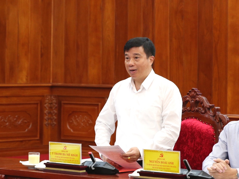 Bí thư Tỉnh ủy Lâm Đồng Y Thanh Hà Niê Kđăm báo cáo về tình hình vận hành mô hình chính quyền địa phương 2 cấp từ ngày 1/7/2025 đến nay - Ảnh: VGP/Nguyễn Hoàng