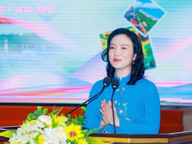 Bà Trần Thị Mỹ Hạnh - Giám đốc Sở Văn hoá, Thể thao và Du lịch tỉnh Nghệ An chia sẻ tại cuộc họp. Bà Trần Thị Mỹ Hạnh - Giám đốc Sở Văn hoá, Thể thao và Du lịch tỉnh Nghệ An chia sẻ tại cuộc họp.