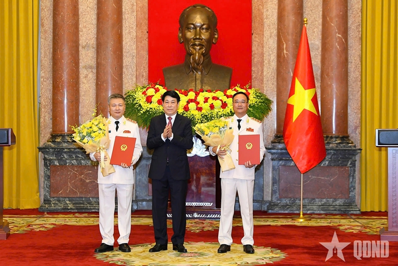 Chủ tịch nước trao Quyết định thăng cấp bậc hàm Thượng tướng đối với các đồng chí Thứ trưởng Công an. Chủ tịch nước trao Quyết định thăng cấp bậc hàm Thượng tướng đối với các đồng chí Thứ trưởng Công an.