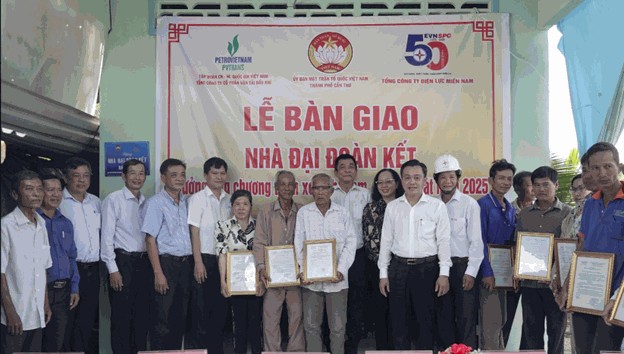 Lễ bàn giao nhà Đại đoàn kết do PVTrans tài trợ