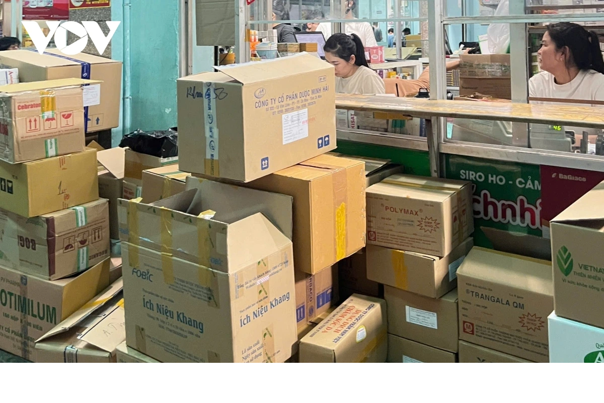 Nhiều hiệu thuốc nhập hàng từ các nguồn nhưng không dễ để xác định nguồn gốc xuất xứ. Nhiều hiệu thuốc nhập hàng từ các nguồn nhưng không dễ để xác định nguồn gốc xuất xứ.