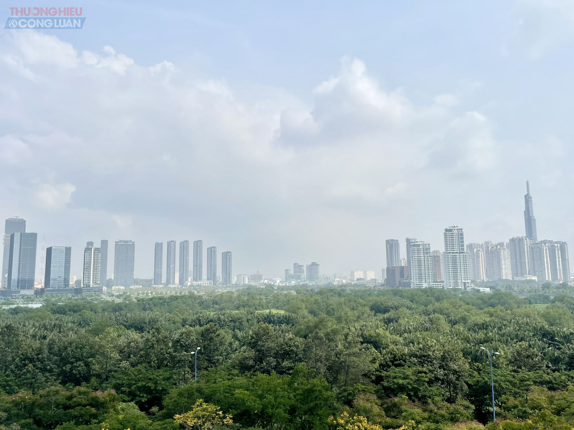 Nguồn cung sơ cấp ở phân khúc căn hộ tăng 40% so với cùng kỳ năm 2024, đạt khoảng 20,583 căn (Ảnh: Thuận Yến)