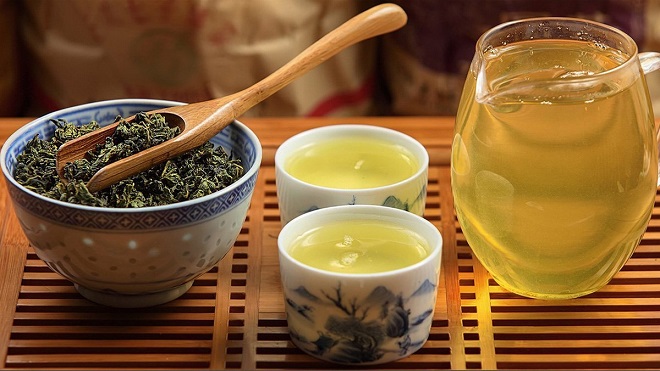 Một số hợp chất trong trà có thể gây buồn nôn, đặc biệt khi tiêu thụ với số lượng lớn hoặc khi bụng đói.