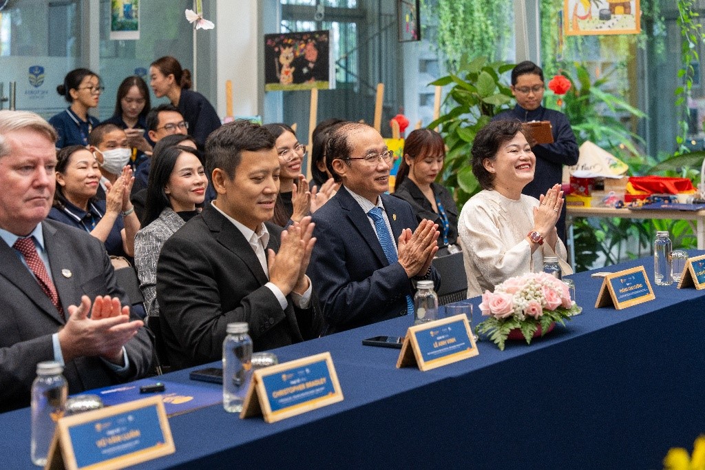 Victoria School và AI4S đã ký kết thỏa thuận hợp tác chiến lược để triển khai chương trình giáo dục AI nhân ái cho học sinh từ Mầm non đến Trung học Phổ thông.