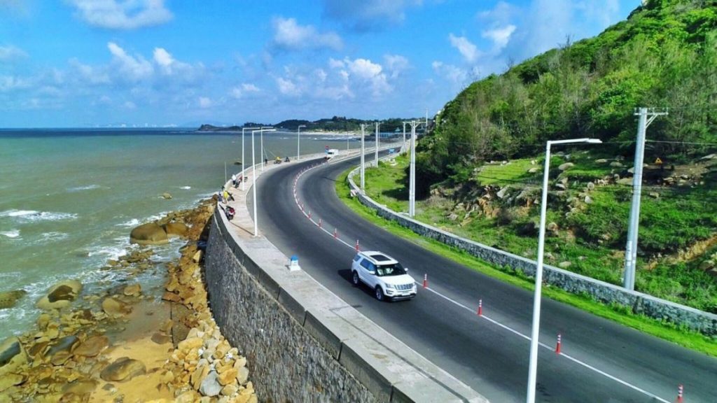 Đẩy nhanh tiến độ đầu tư xây dựng hệ thống đường bộ ven biển