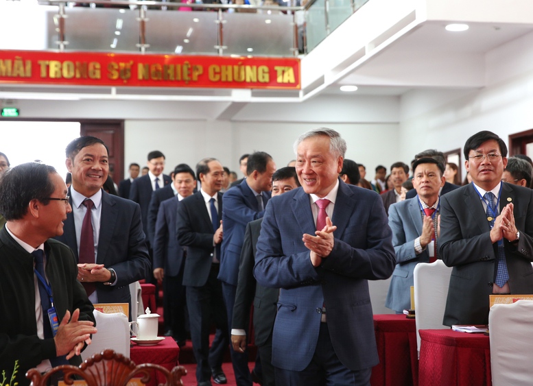 Ủy viên Bộ Chính trị, Phó Thủ tướng Thường trực Chính phủ Nguyễn Hòa Bình đến dự Đại hội Đảng bộ xã Đơn Dương (tỉnh Lâm Đồng) lần thứ nhất, nhiệm kỳ 2025 – 2030 - Ảnh: VGP/Nguyễn Hoàng