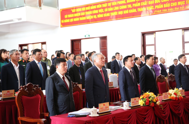 Phó Thủ tướng Thường trực Chính phủ Nguyễn Hòa Bình cùng các đại biểu dự Đại hội Đảng bộ xã Đơn Dương - Ảnh: VGP/Nguyễn Hoàng