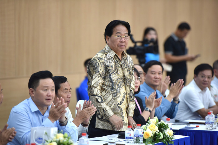 &Ocirc;ng Nghi&ecirc;m Vũ Khải - Chủ tịch Li&ecirc;n đo&agrave;n B&oacute;ng rổ H&agrave; Nội.