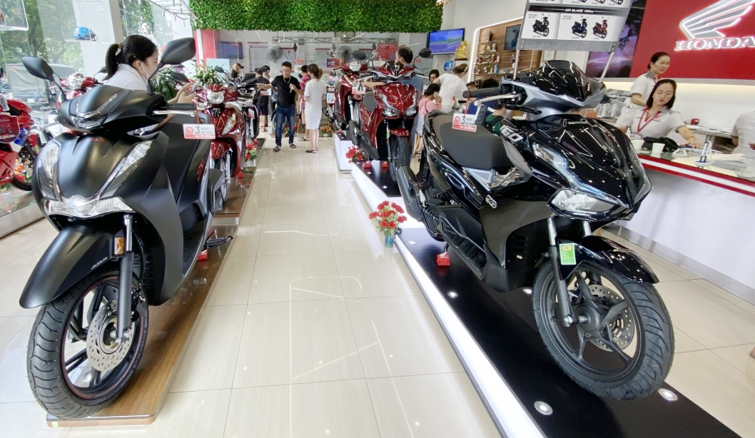 Trong tháng 6/2025, cả 2 mảng kinh doanh xe máy và ô tô của Công ty Honda Việt Nam (HVN) đều tăng trưởng tốt, lần lượt tăng 8,2% và 10,3%. (Ảnh minh họa) Trong tháng 6/2025, cả 2 mảng kinh doanh xe máy và ô tô của Công ty Honda Việt Nam (HVN) đều tăng trưởng tốt, lần lượt tăng 8,2% và 10,3%. (Ảnh minh họa)