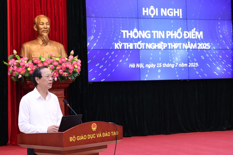 Thứ trưởng Phạm Ngọc Thưởng phát biểu tại Hội nghị thông tin về phổ điểm do Bộ Giáo dục và Đào tạo tổ chức Thứ trưởng Phạm Ngọc Thưởng phát biểu tại Hội nghị thông tin về phổ điểm do Bộ Giáo dục và Đào tạo tổ chức