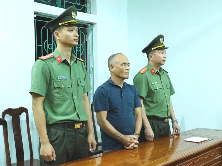 Thi hành lệnh bắt tạm giam đối với Phạm Viết Công.