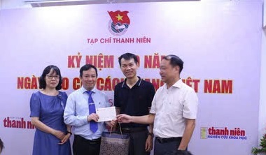 Hiệu trưởng Trường Đại học Sư phạm Nghệ thuật Trung ương PGS.TS Lê Vinh Hưng chúc mừng Tạp chí Thanh niên nhân dịp 100 năm Báo chí Cách mạng Việt Nam Hiệu trưởng Trường Đại học Sư phạm Nghệ thuật Trung ương PGS.TS Lê Vinh Hưng chúc mừng Tạp chí Thanh niên nhân dịp 100 năm Báo chí Cách mạng Việt Nam