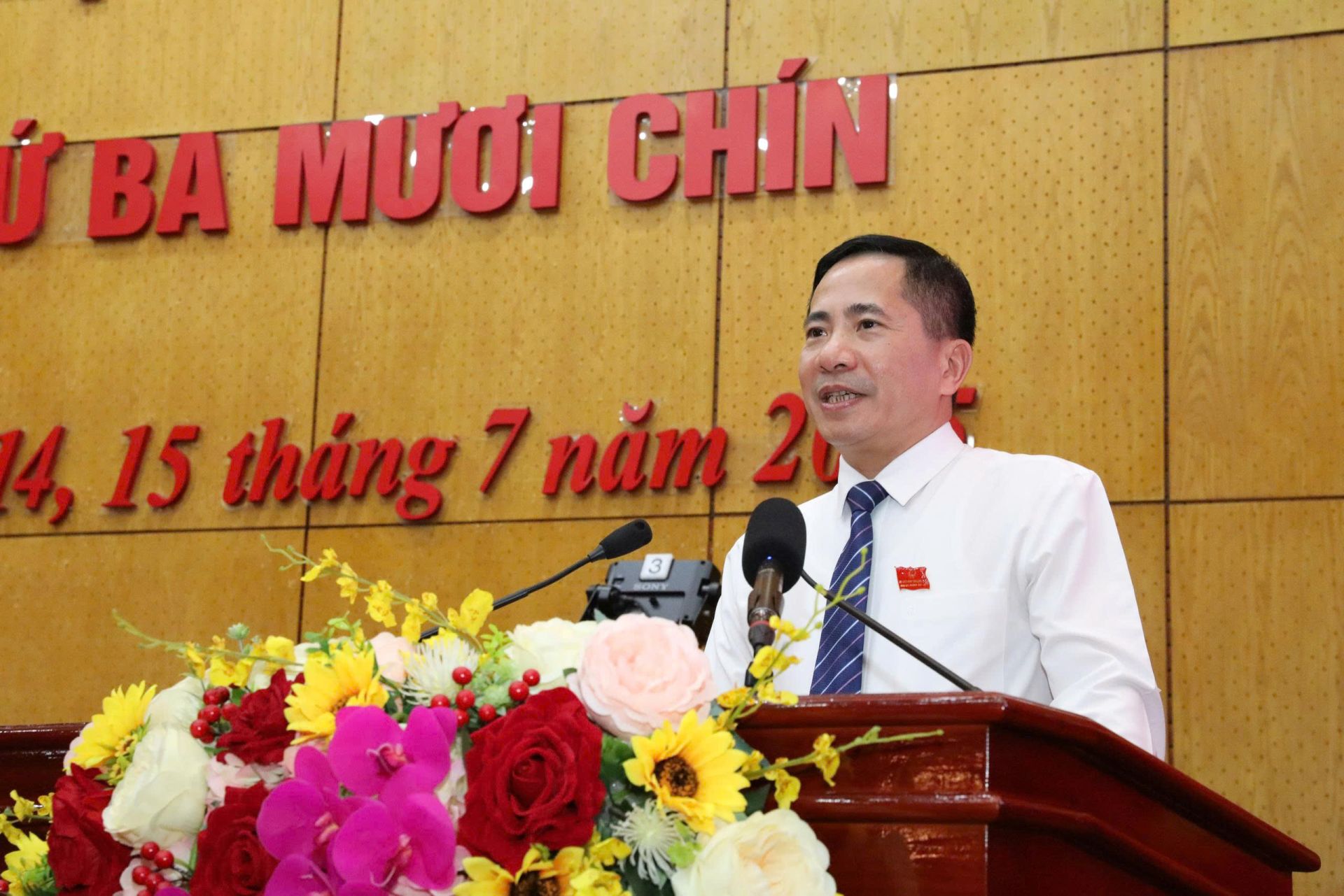 Tân Phó Chủ tịch HĐND tỉnh Lạng Sơn Nguyễn Văn Trường phát biểu tại kỳ họp