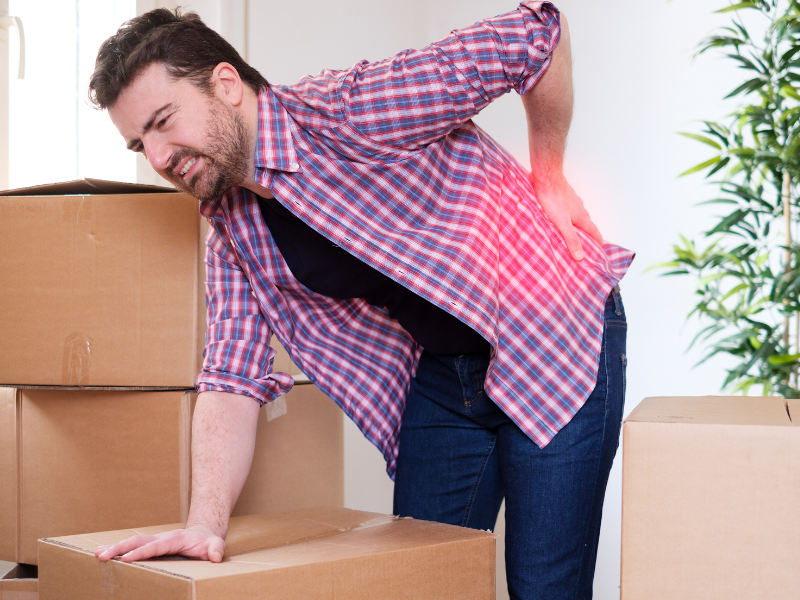 Vác nặng, sai tư thế là nguyên nhân phổ biến gây thoát vị đĩa đệm