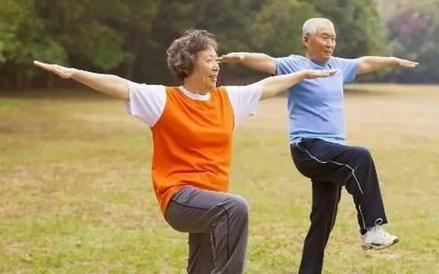 Vận động phù hợp giúp cải thiện tình trạng khô khớp, cứng khớp