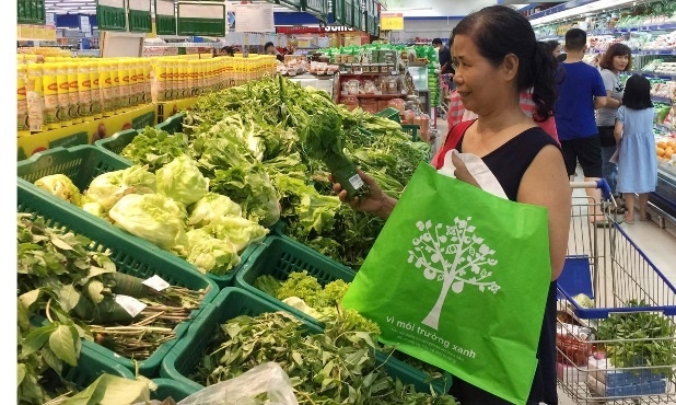 Tiêu dùng xanh đã góp phần giảm gánh nặng lên hệ thống môi trường đô thị, nâng cao sức khỏe người dân. Tiêu dùng xanh đã góp phần giảm gánh nặng lên hệ thống môi trường đô thị, nâng cao sức khỏe người dân.