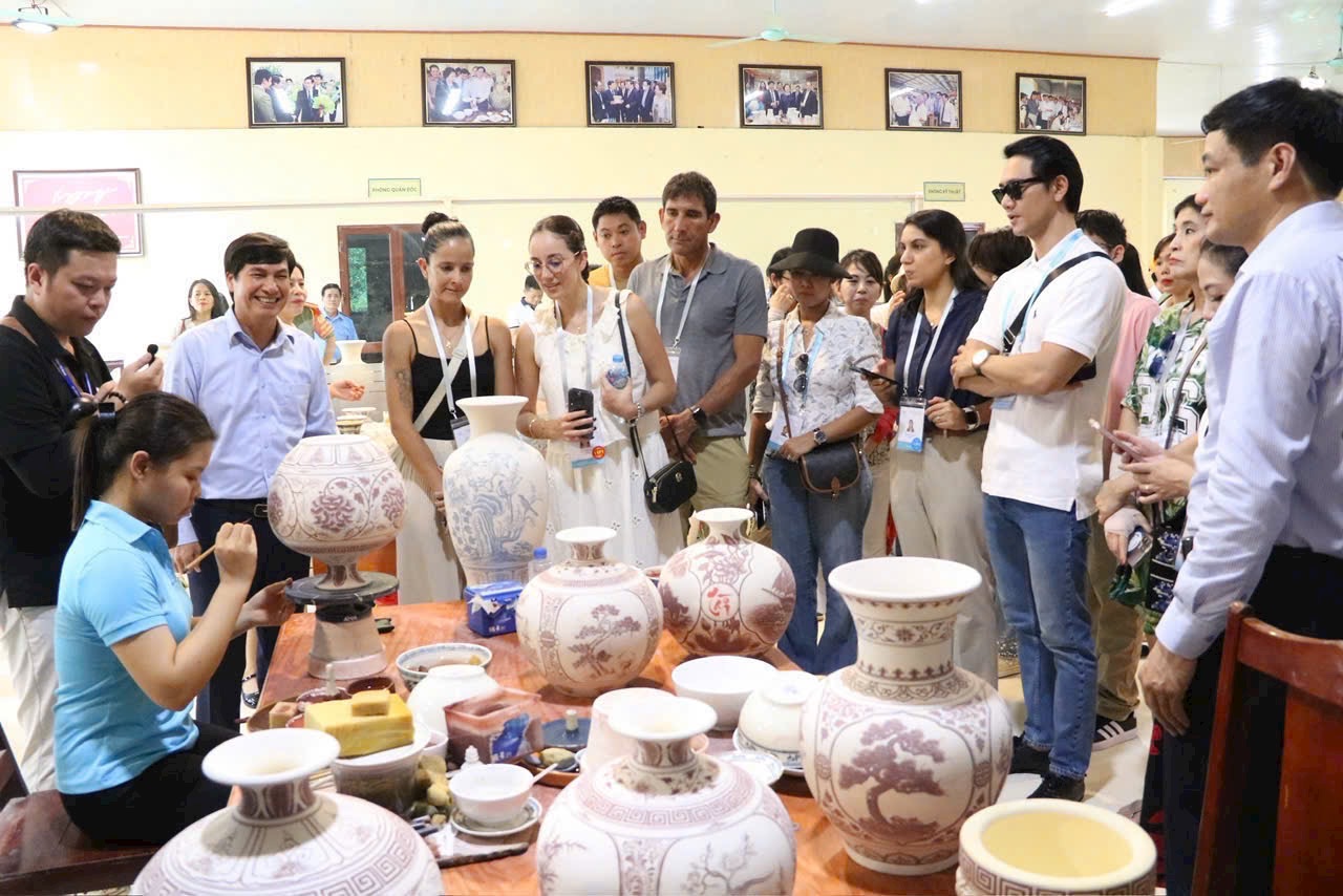Gốm Chu Đậu - “cái nôi” của nghề làm gốm Việt Nam Gốm Chu Đậu - “cái nôi” của nghề làm gốm Việt Nam