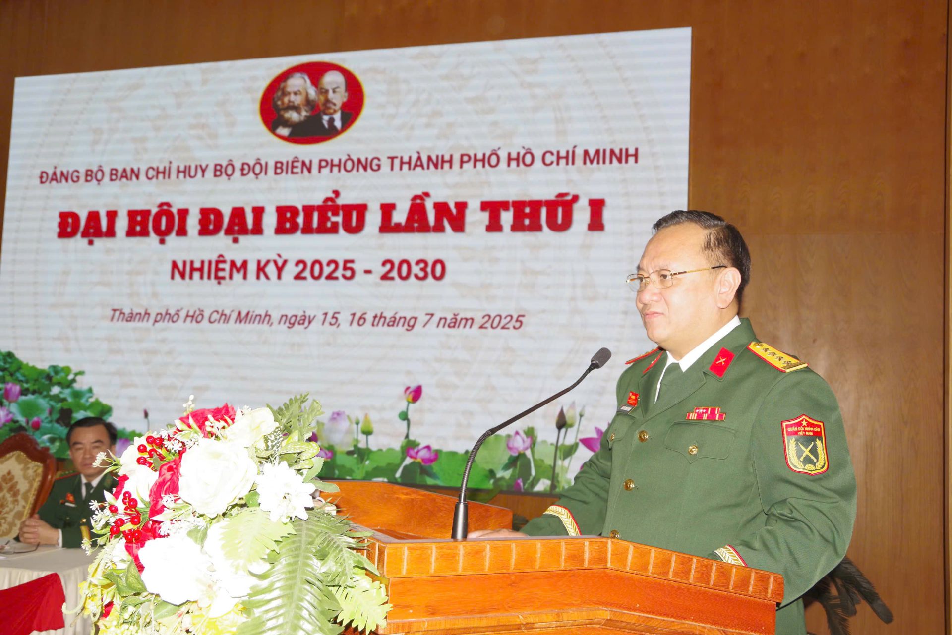 Đại tá Nguyễn Thành Trung, Phó Bí thư Thường trực Đảng ủy Quân sự, Chính ủy Bộ Tư lệnh TP. HCM, phát biểu chỉ đạo tại Đại hội.