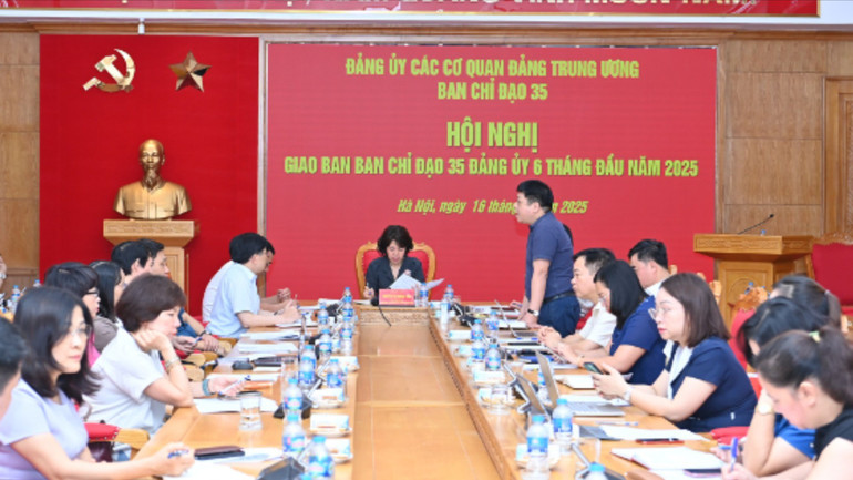 Phó Tổng Biên tập Báo Nhân Dân Quế Đình Nguyên đề nghị tiếp tục phối hợp chặt chẽ hơn trong nắm bắt tình hình tư tưởng, định hướng dư luận. (Ảnh: Đăng Khoa) Phó Tổng Biên tập Báo Nhân Dân Quế Đình Nguyên đề nghị tiếp tục phối hợp chặt chẽ hơn trong nắm bắt tình hình tư tưởng, định hướng dư luận. (Ảnh: Đăng Khoa)