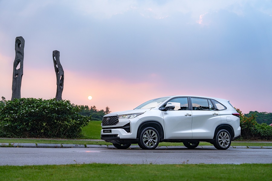 Innova Cross HEV Innova Cross HEV