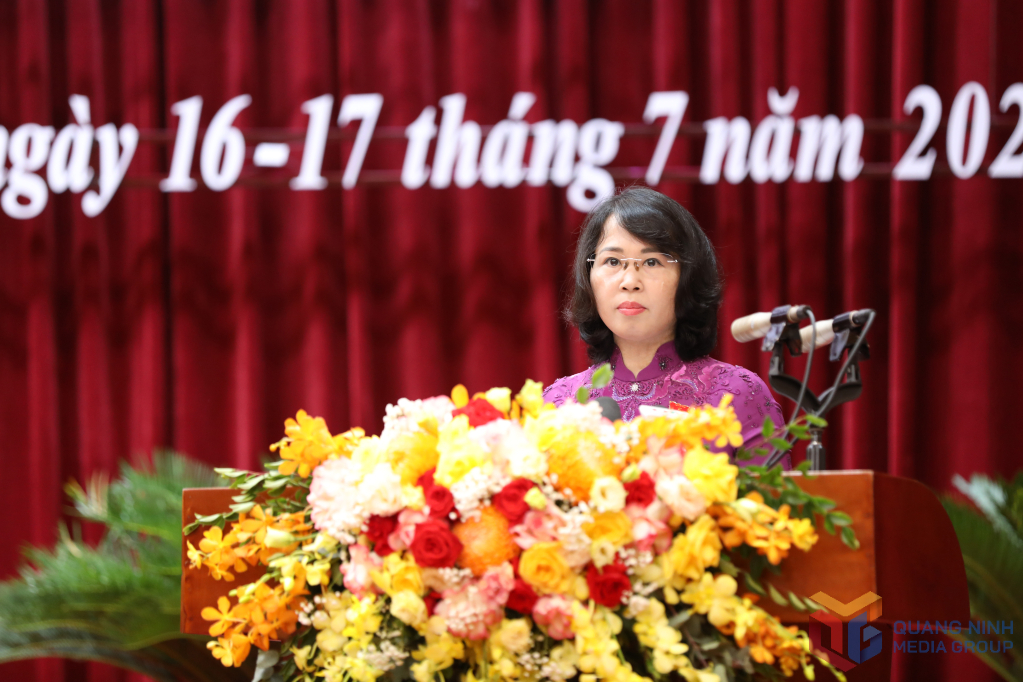 Bà Trịnh Thị Minh Thanh, Phó Bí thư Thường trực Tỉnh ủy, Chủ tịch HĐND tỉnh Quảng Ninh, phát biểu khai mạc kỳ họp. Bà Trịnh Thị Minh Thanh, Phó Bí thư Thường trực Tỉnh ủy, Chủ tịch HĐND tỉnh Quảng Ninh, phát biểu khai mạc kỳ họp.
