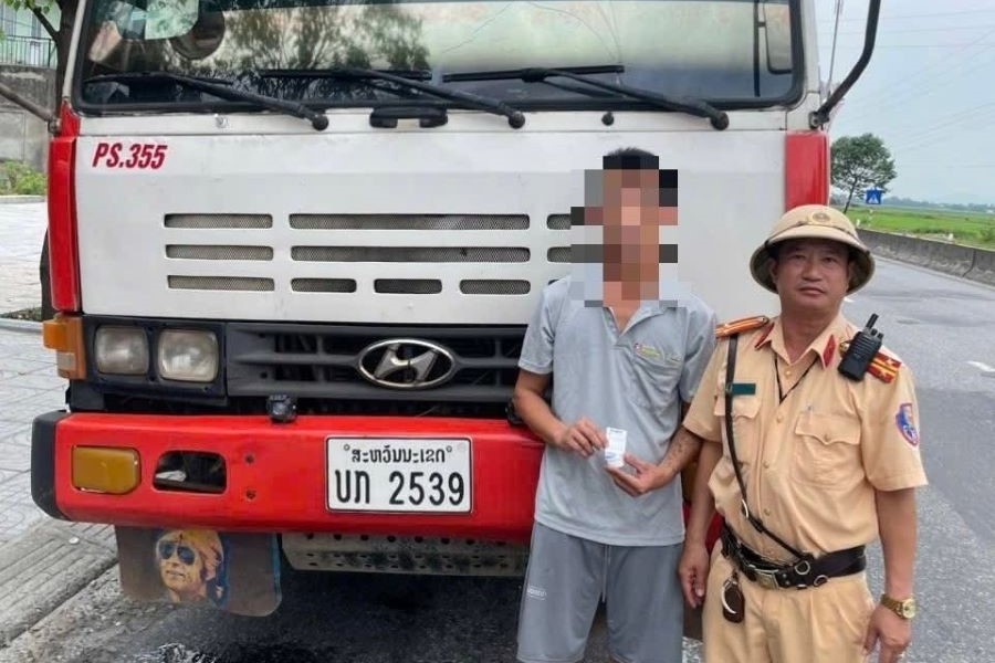 Một tài xế sử dụng ma túy, không có giấy phép lái xe khi điều khiển ô tô đầu kéo bị phạt 54 triệu đồng