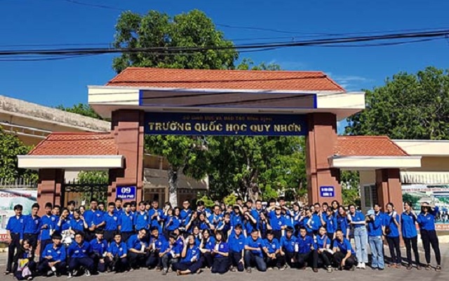 Trường THPT Quốc Học Quy Nhơn sẽ là một trong những cơ sở tiếp nhận học sinh từ Gia Lai (cũ) xuống Quy Nhơn học tập. Trong ảnh: Cổng trường Quốc học Quy Nhơn. Trường THPT Quốc Học Quy Nhơn sẽ là một trong những cơ sở tiếp nhận học sinh từ Gia Lai (cũ) xuống Quy Nhơn học tập. Trong ảnh: Cổng trường Quốc học Quy Nhơn.