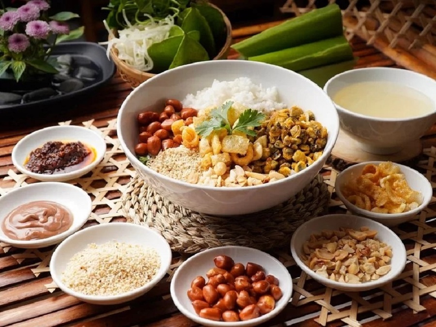 Cơm hến xứ Huế: Một tô cơm, một dòng sông, một đời sống