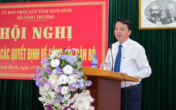 Đồng chí Phạm Hồng Sơn, Bí thư Đảng uỷ - Giám đốc Sở Công Thương phát biểu tại hội nghị