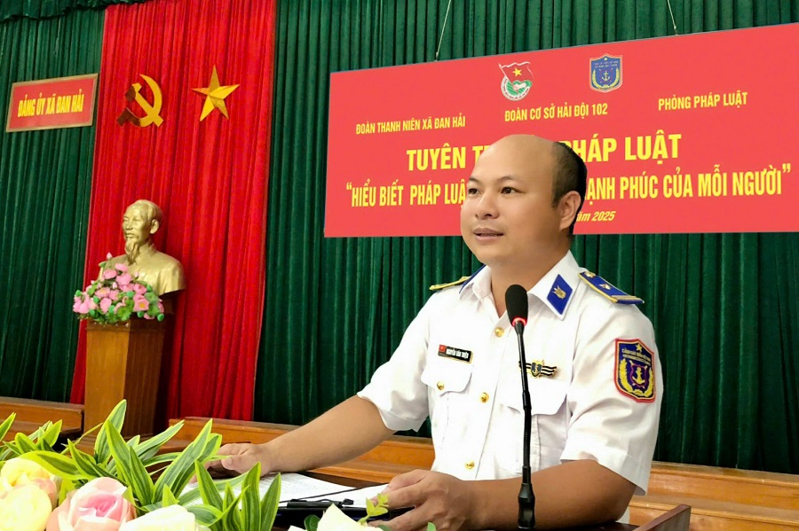 1 Thiếu tá Nguyễn Văn Thiệu - Bí thư Đoàn Cơ sở, Chính trị viên phó Hải đội 102 tuyên truyền phổ biến pháp luật tại chương trình 1 Thiếu tá Nguyễn Văn Thiệu - Bí thư Đoàn Cơ sở, Chính trị viên phó Hải đội 102 tuyên truyền phổ biến pháp luật tại chương trình