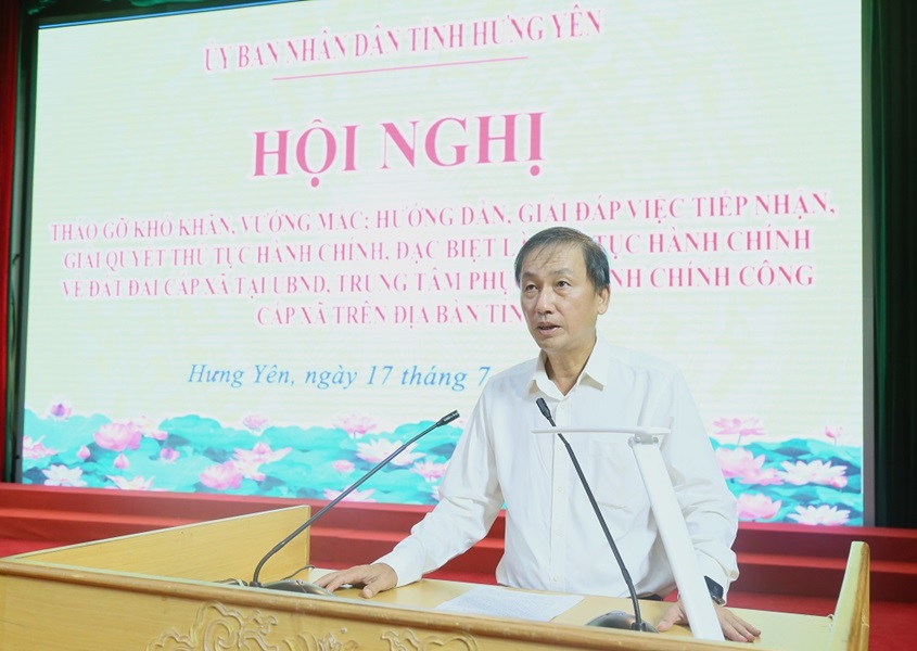 Phó Chủ tịch UBND tỉnh Nguyễn Hùng Nam phát biểu tại hội nghị.