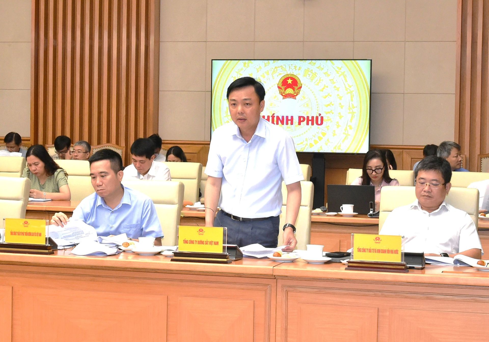 Lãnh đạo các doanh nghiệp phát biểu góp ý các dự thảo. Lãnh đạo các doanh nghiệp phát biểu góp ý các dự thảo.