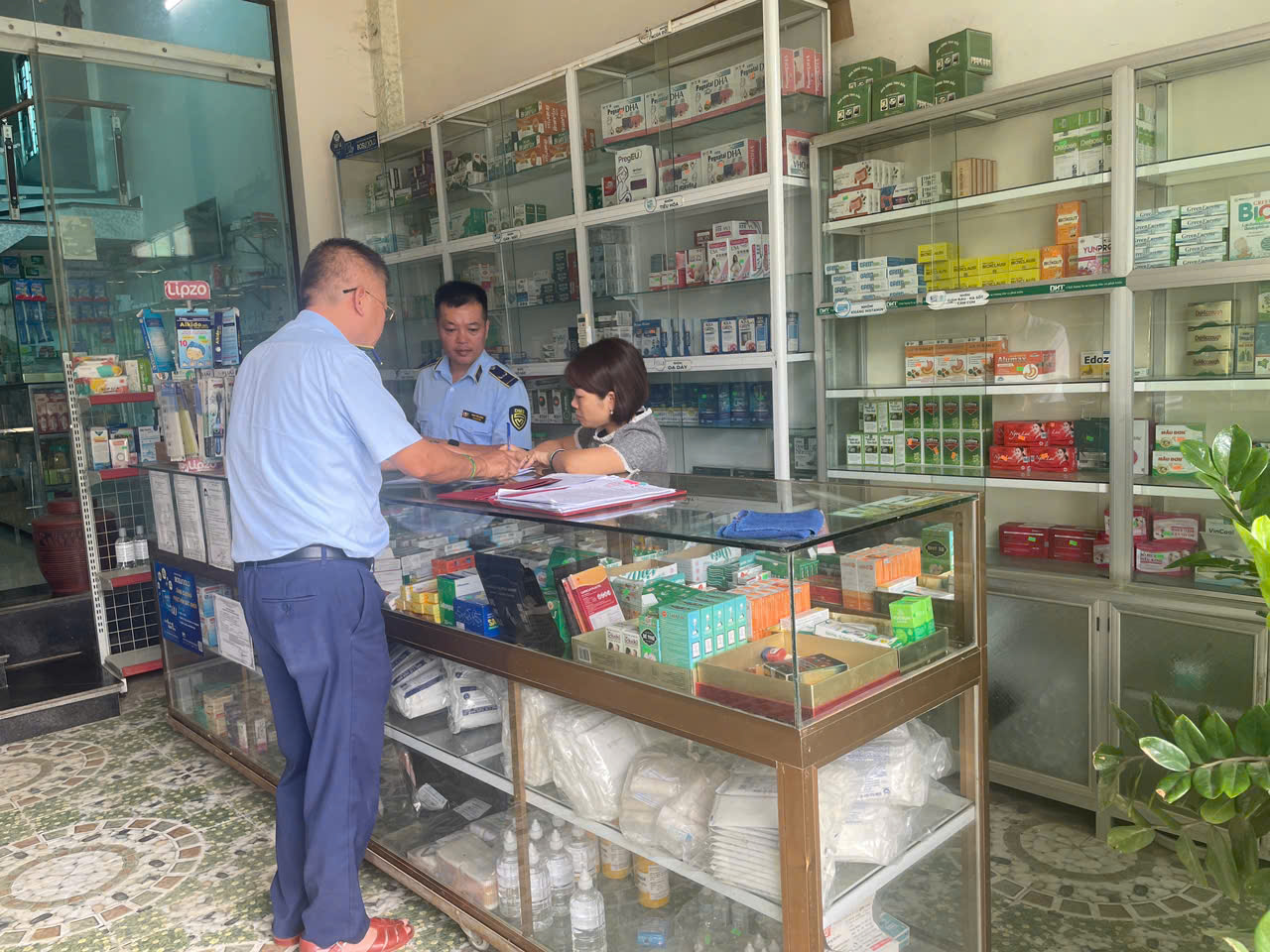 Sơn La: Xử phạt 10 cơ sở kinh doanh thuốc tân dược vi phạm trong 01 tháng