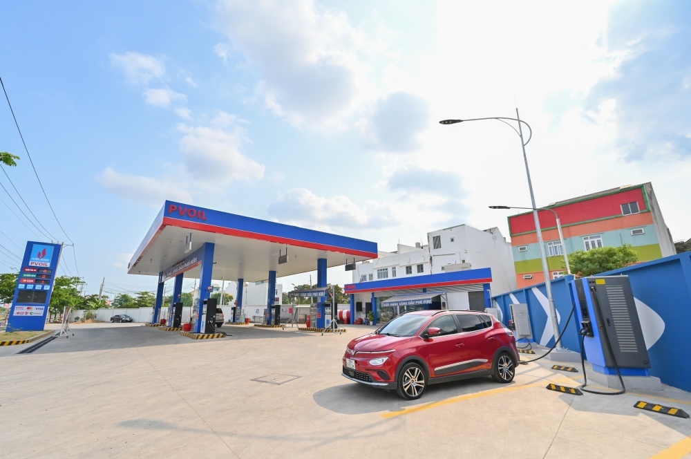 PVOIL đã bắt tay cùng VinFast/ V-Green triển khai lắp đặt trạm sạc điện tại các cửa hàng xăng dầu PVOIL đã bắt tay cùng VinFast/ V-Green triển khai lắp đặt trạm sạc điện tại các cửa hàng xăng dầu