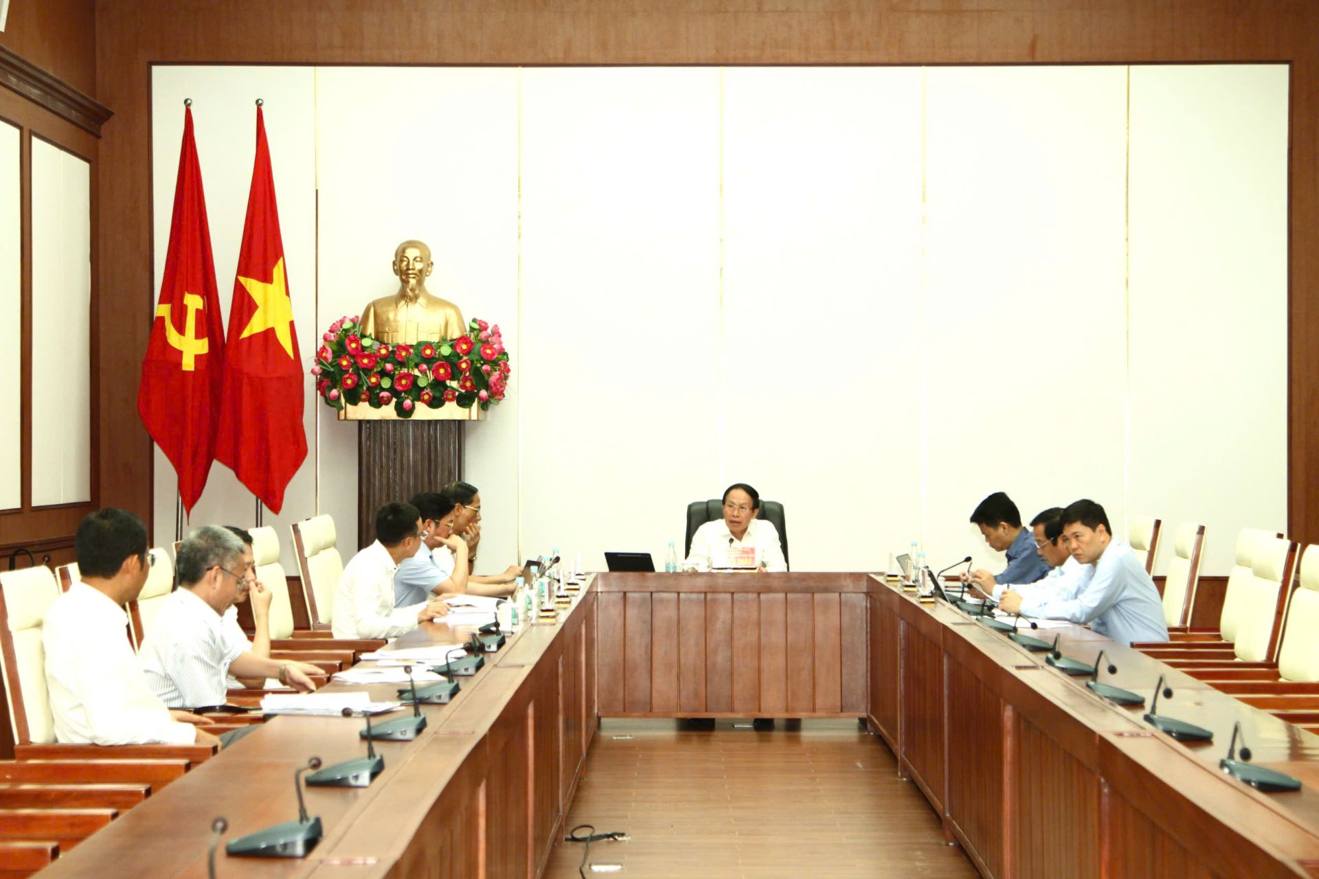 Thường trực Thành uỷ họp, nghe báo cáo, cho ý kiến về chủ trương đầu tư: Dự án đầu tư xây dựng và mở rộng Trường THPT Mạc Đĩnh Chi - Giai đoạn 1 và Dự án đầu tư nâng cấp, xây mới Trường THPT Ngô Quyền.