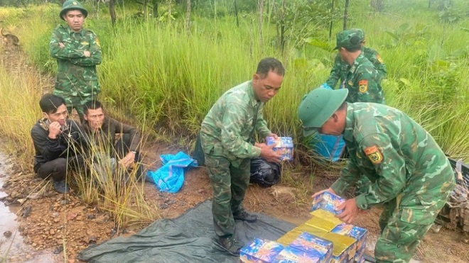 Gia Lai: Biên phòng bắt giữ 2 đối tượng vận chuyển 200kg pháo lậu qua biên giới