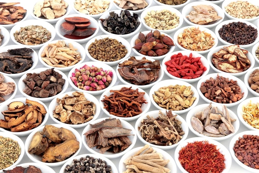 Người tăng huyết áp có thể dùng viên uống thảo dược để hạ và ổn định huyết áp Người tăng huyết áp có thể dùng viên uống thảo dược để hạ và ổn định huyết áp
