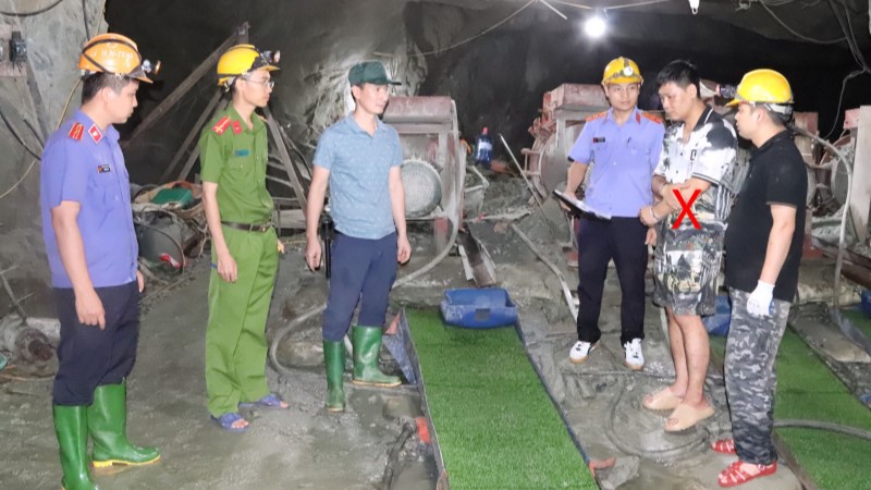 Triệt phá nhóm 60 đối tượng khai thác vàng trái phép trong rừng sâu