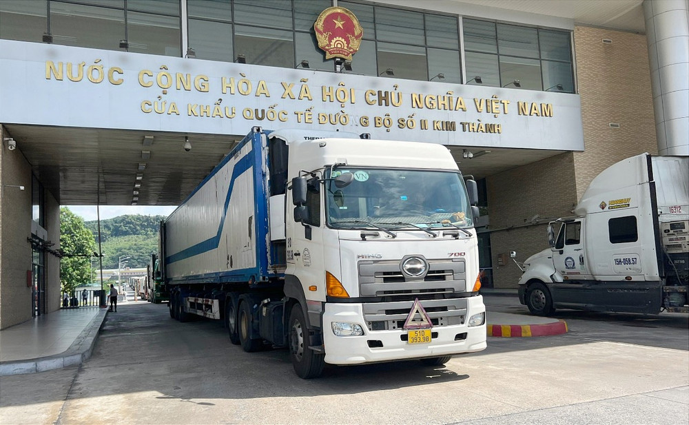 Kim ngạch xuất nhập khẩu tại cửa khẩu quốc tế Lào Cai giảm 39% so với cùng kỳ