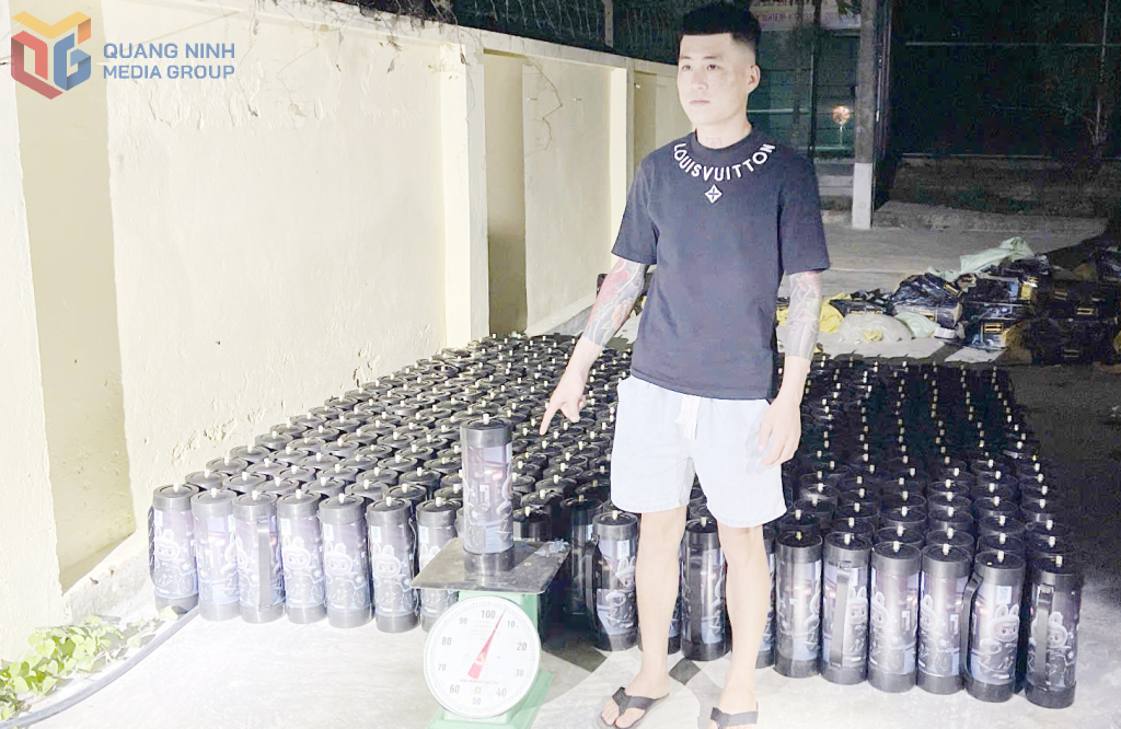 Phát hiện, bắt giữ đối tượng vận chuyển trái phép 384 bình khí cười