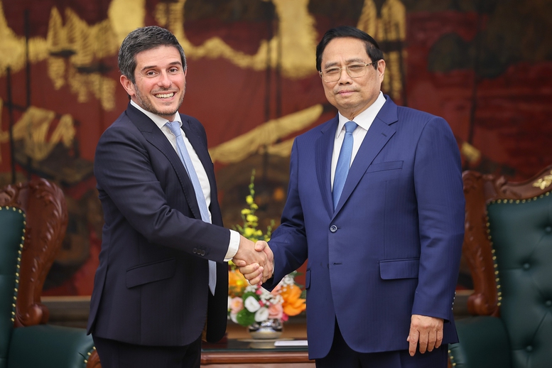 Thủ tướng Phạm Minh Chính tiếp ông Gerald Toledano, thành viên Ban Điều hành, Giám đốc mảng sản phẩm cổ phiếu và đa tài sản toàn cầu của FTSE Russell - Ảnh: VGP/Nhật Bắc Thủ tướng Phạm Minh Chính tiếp ông Gerald Toledano, thành viên Ban Điều hành, Giám đốc mảng sản phẩm cổ phiếu và đa tài sản toàn cầu của FTSE Russell - Ảnh: VGP/Nhật Bắc