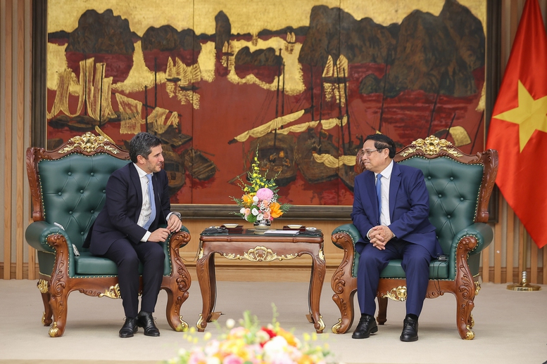 Thủ tướng Phạm Minh Chính đánh giá cao hoạt động của Công ty trong những năm qua, đã trực tiếp theo dõi sát, đưa ra nhận định, đánh giá khách quan, phản ánh sát nền kinh tế và thị trường chứng khoán Việt Nam - Ảnh: VGP/Nhật Bắc Thủ tướng Phạm Minh Chính đánh giá cao hoạt động của Công ty trong những năm qua, đã trực tiếp theo dõi sát, đưa ra nhận định, đánh giá khách quan, phản ánh sát nền kinh tế và thị trường chứng khoán Việt Nam - Ảnh: VGP/Nhật Bắc