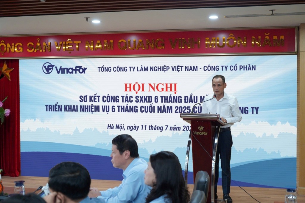 Đồng chí Phí Mạnh Cường Bí thư Đảng ủy - Chủ tịch HĐQT chỉ đạo Hội nghị
